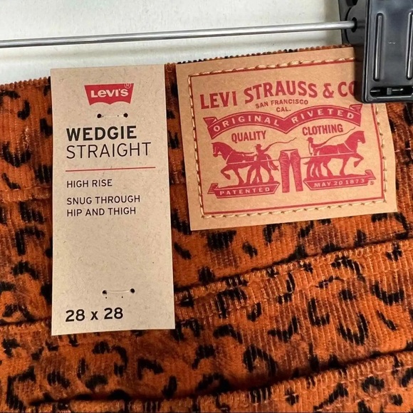 Levi’s Scratchy Leopard Ginger Wedgie Straight Corduroy Jeans Size 28 NWT - Picture 6 of 10